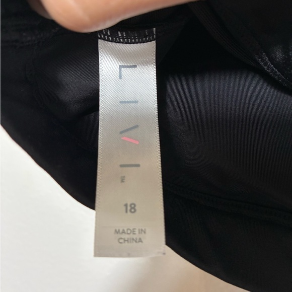 LIVI‎ Active Sports Bra Black Sz 18 Paddad Strappy Sholder Workout - Picture 4 of 5